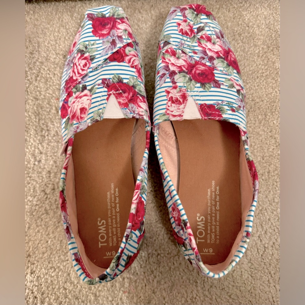 Toms Floral Striped Shoes size 9 Rare Pattern